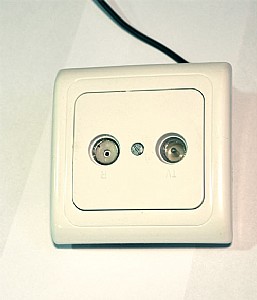 מצלמה נסתרת בשקע אנטנה מצלמה נסתרת בשקע אנטנה